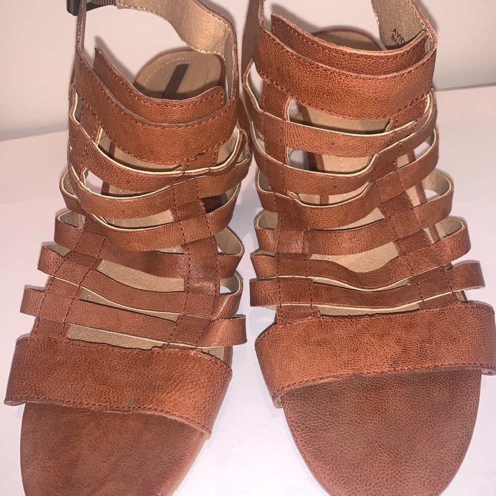 Tahari wedges
